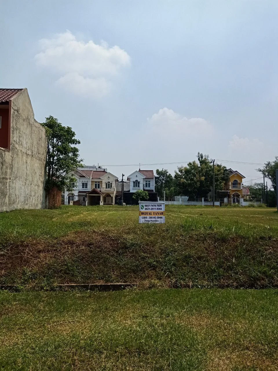 Foto area tanah di Telaga Kahuripan, Parung, Bogor